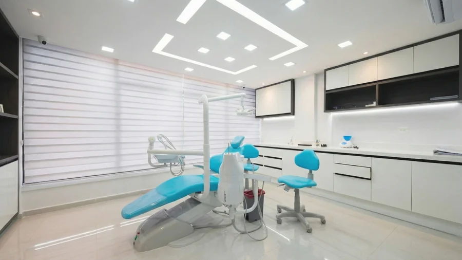 Modern, fully equipped treatment suite, Oral Synergy Cuenca